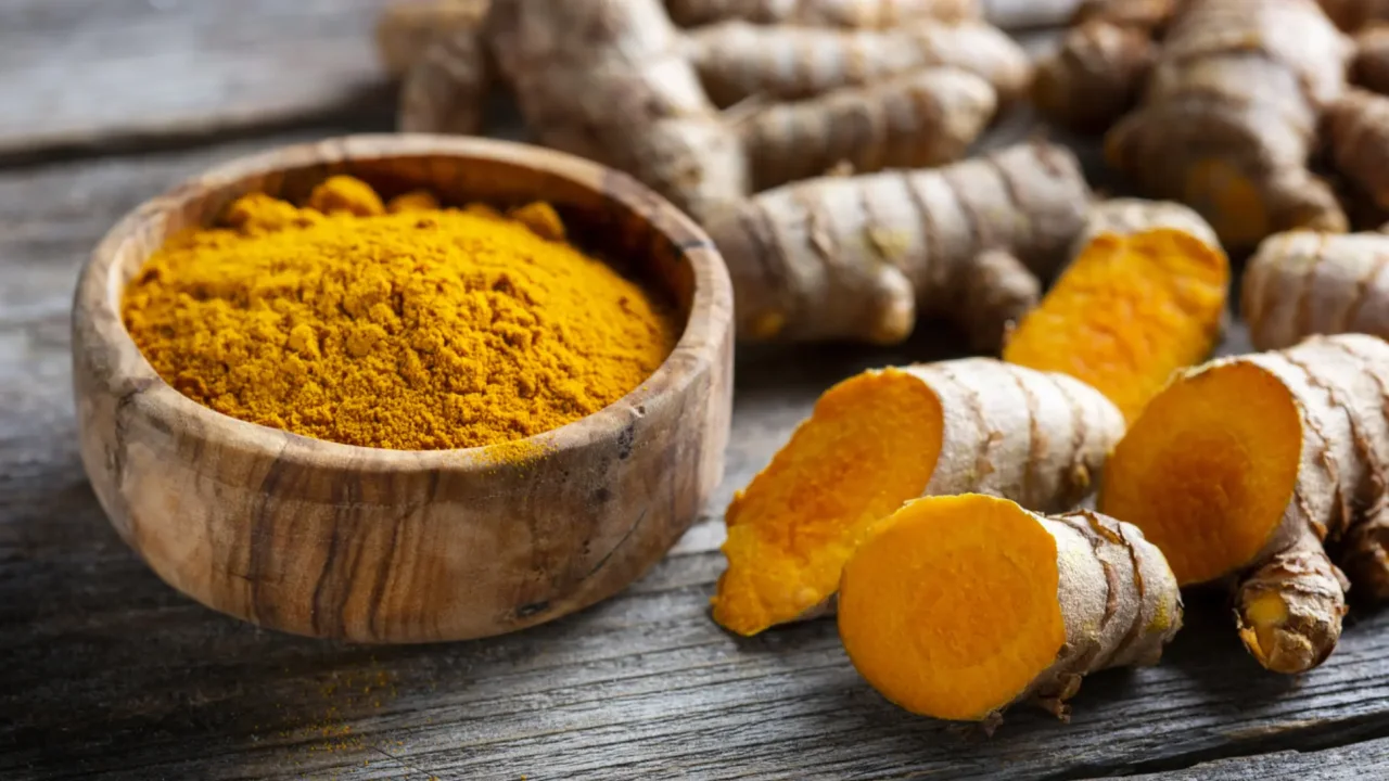 Antinfiammatori naturali: esiste davvero un rimedio potente che la scienza riconosce efficace?