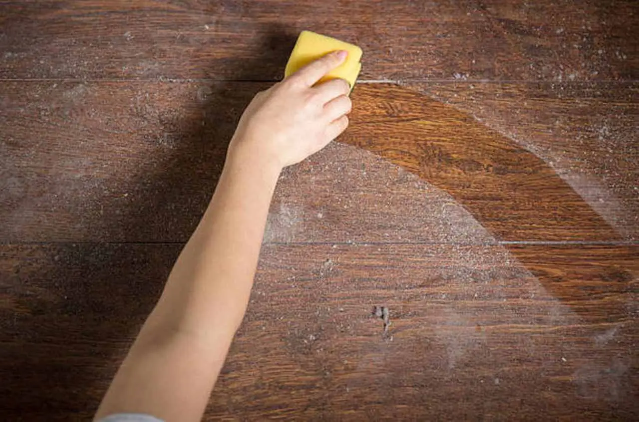 Ogni quanto spolverare mobili e superfici: il trucco consigliato per una casa sempre accogliente